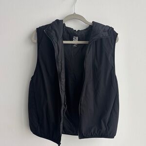 TNA Pillow Puff Hooded Vest - Black